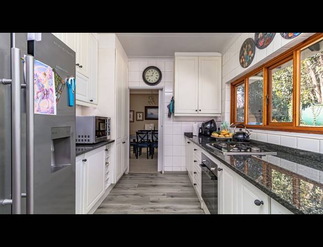 3 BEDROOM FREEHOLD FOR SALE IN HIGHWAY GARDENS